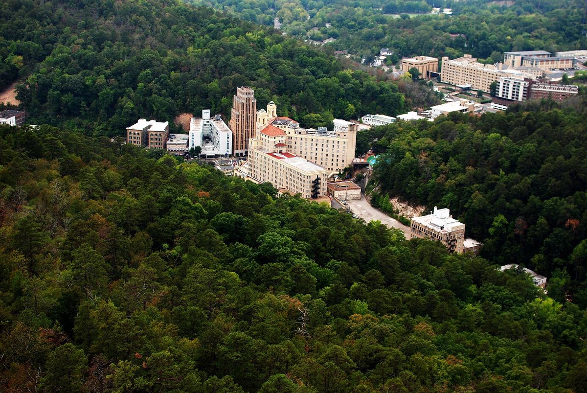 Aerial photo of the town of Hot Springs in Arkansas
