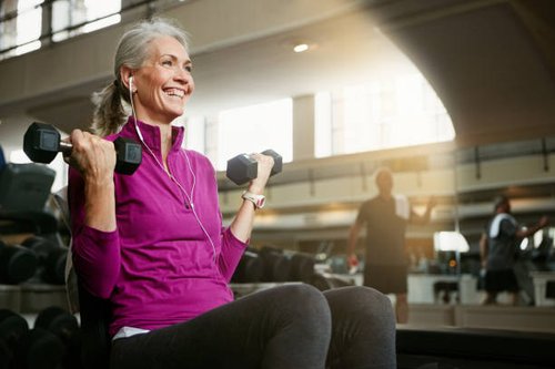 elder-woman-lifting-weights-1
