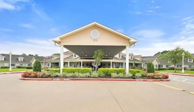 Photo of a senior living facility