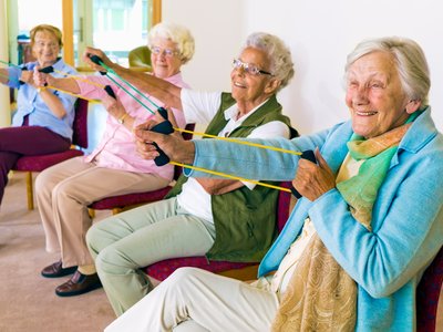 seniors-working-out-together